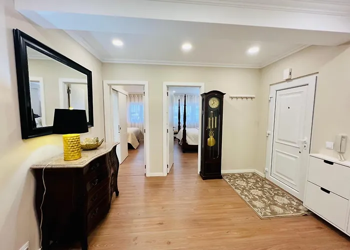 Antonio's Captain - 200m From The *